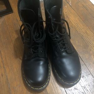 Dr Martens Classic 1460